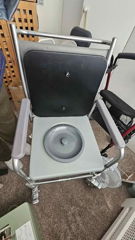 Photo of free Commode (Sutton HU8) #2