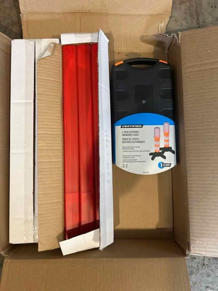 Photo of free Safety reflective triangles &flares (Downtown Ottawa - canal/Elgin) #1