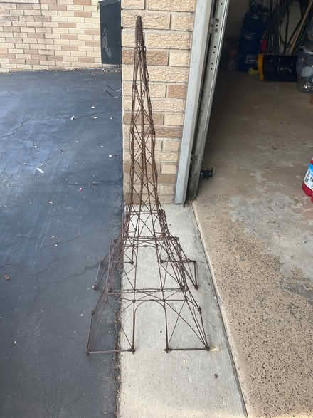 Photo of free Eiffel Tower metal topiary (Cliffside Park, NJ) #1