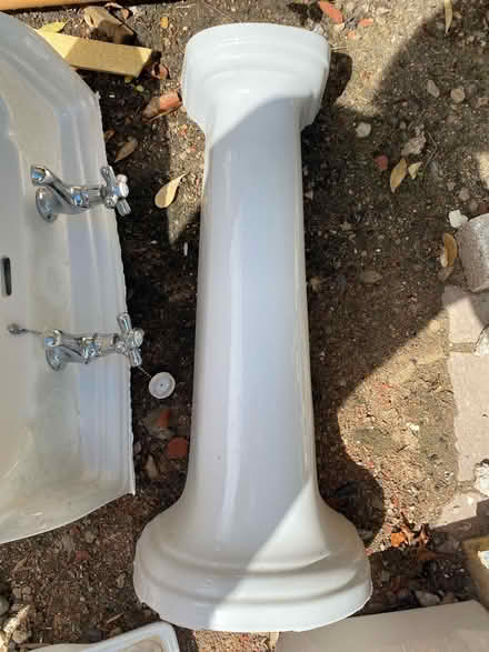 Photo of free Heritage Pedestal sink and taps (OX4 Iffley) #4