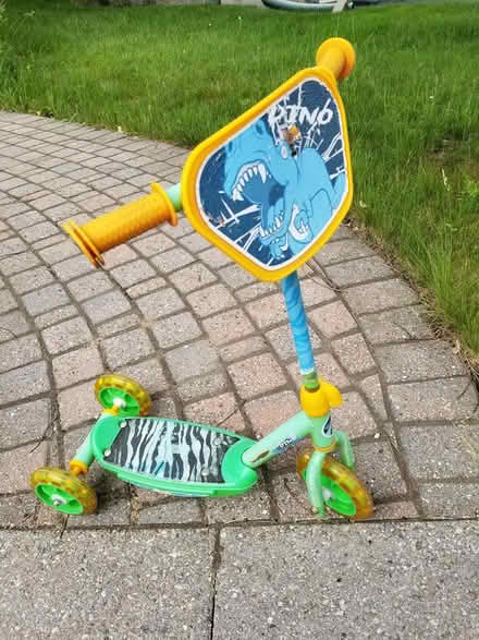 Photo of free Little Kid's scooter (Centrepointe) #1