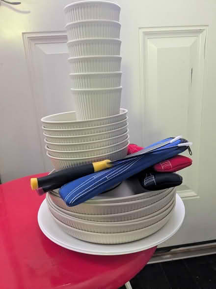Photo of free Housewares Bundle Good for Dorm use (Snoqualmie) #1