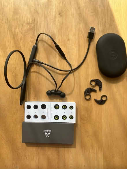 Photo of free bluetooth ear buds (California IP4) #1