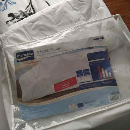 Photo of free King size summer weight quilt (Ingol PR2) #1