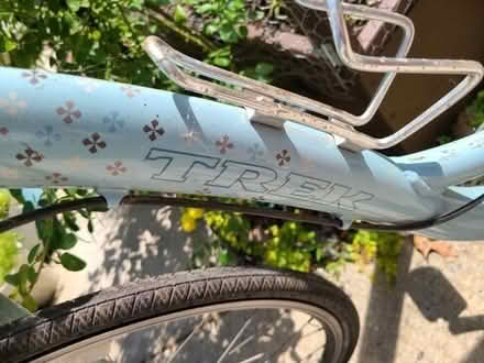 Photo of free Womens Trek 7200 Hybrid Bike #4