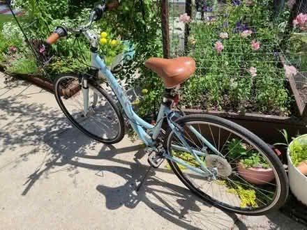 Photo of free Womens Trek 7200 Hybrid Bike #1