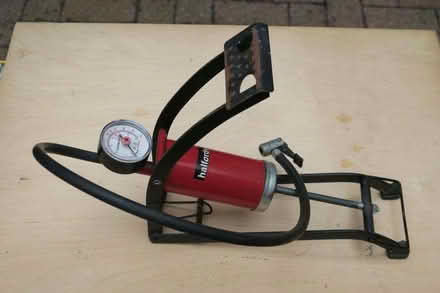 Photo of free Car tyre foot pump (Purley on Thames RG31) #2