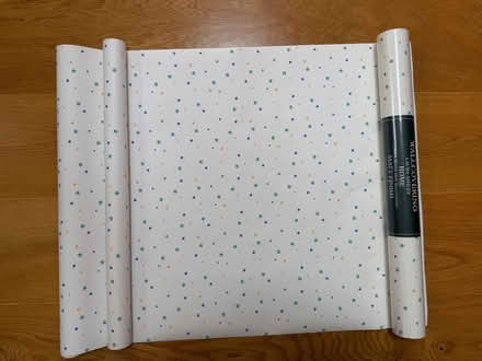 Photo of free Laura Ashley wallpaper - white with small coloured stars (Priestwood RG42) #1