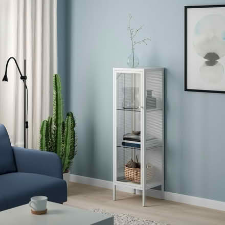 Photo of Small display case (Soundview) #1