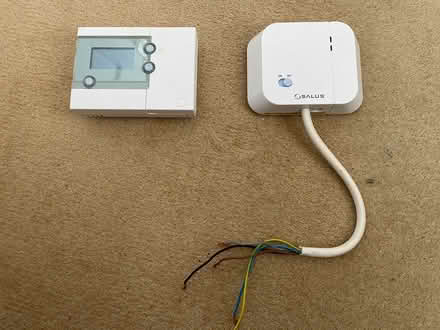 Photo of free heating remote thermostat and timer (Lower Kingswood KT20) #1