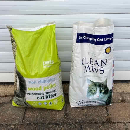 Photo of free Cat litter (clumping & wood pellet) (PE28) #1