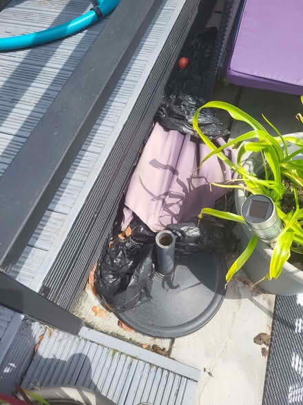 Photo of free Garden umbrella and stand (Rise Park NG5) #1