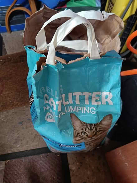 Photo of free 2x bags of non-clumping cat litter (Cwmbran) #1