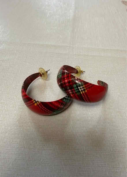 Photo of free Plaid hoops (Erin Mills&QEW) #1
