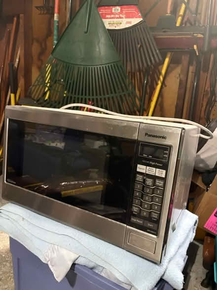 Photo of free Countertop microwave NFarmington (N.Farmington) #1