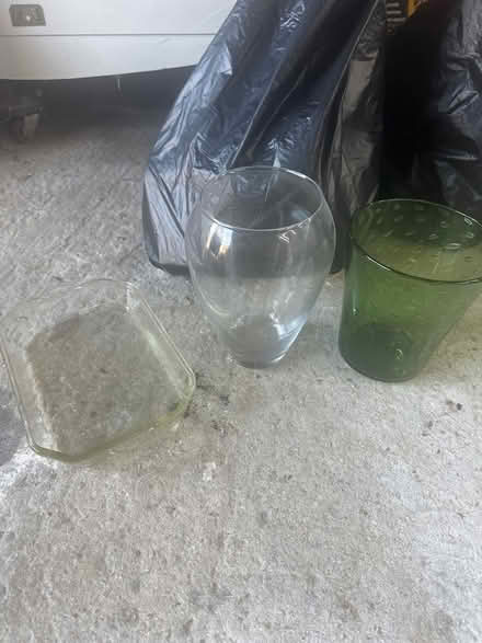 Photo of free Vases and Pyrex style dish (High Wycombe HP11) #1