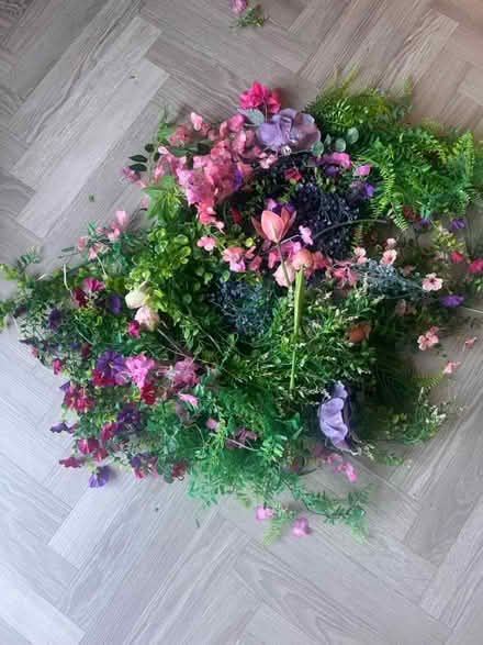 Photo of free Fake flowers (Loughton Ig10) #1