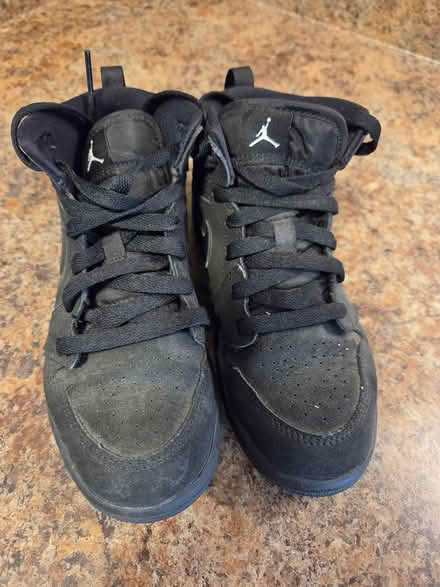 Photo of free Boys/girls running shoe size 1.5 (West end) #1