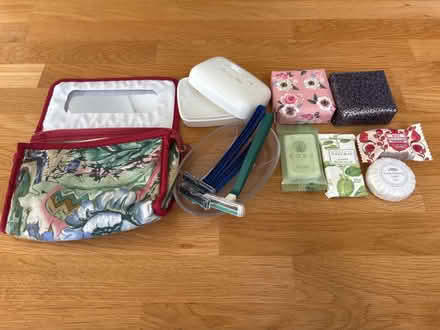 Photo of free Make up bag and toiletries (B437LA) #1