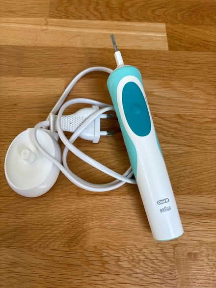 Photo of free Oral b toothbrush (B437la) #1