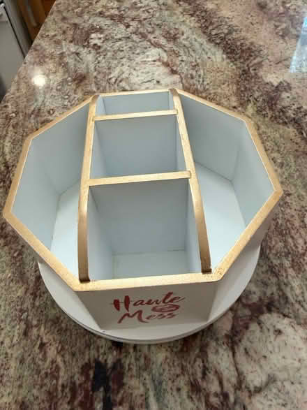 Photo of free Haute Mess Rotating organizer (Erin Mills&QEW) #3