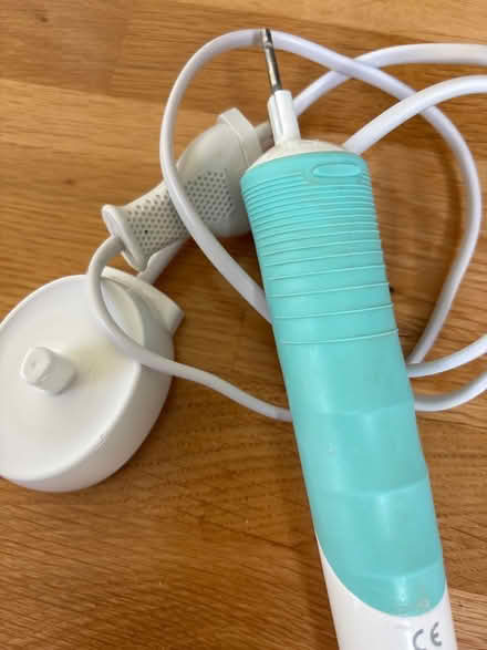 Photo of free Oral b toothbrush (B437la) #2