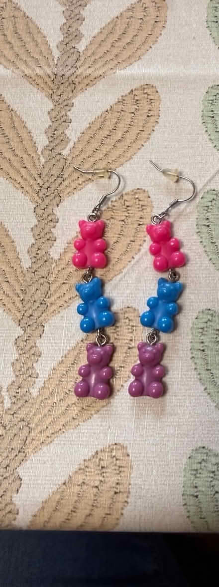 Photo of free Drop earrings (Erin Mills&QEW) #1