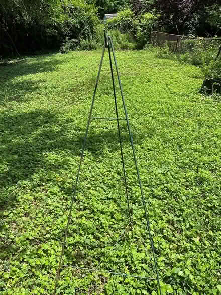 Photo of free wire tripod for flower bouquet (20910) #1