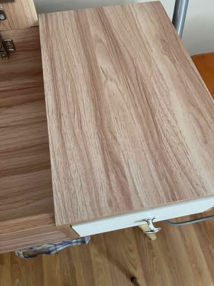 Photo of free Vanity/dressing table (WD23) #4
