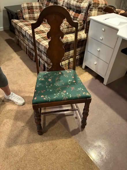 Photo of free Chair (Berwyn) #3