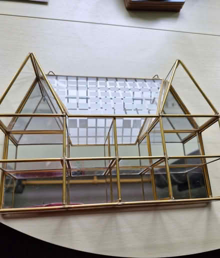 Photo of free Display case (Currie EH14) #1