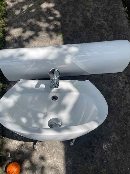 Photo of free Small Bathroom sink (phibsborough Dublin 7) #1