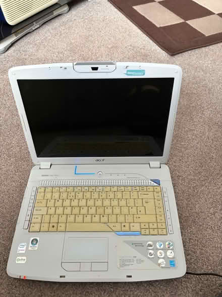 Photo of free Old But fully working Acer Laptop (Corringham SS17) #2