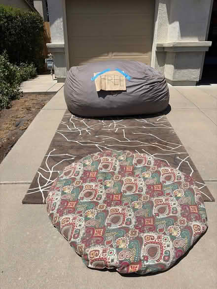 Photo of free Big Joe giant bean bag, rug (ELK GROVE around Trader Joe’s) #2