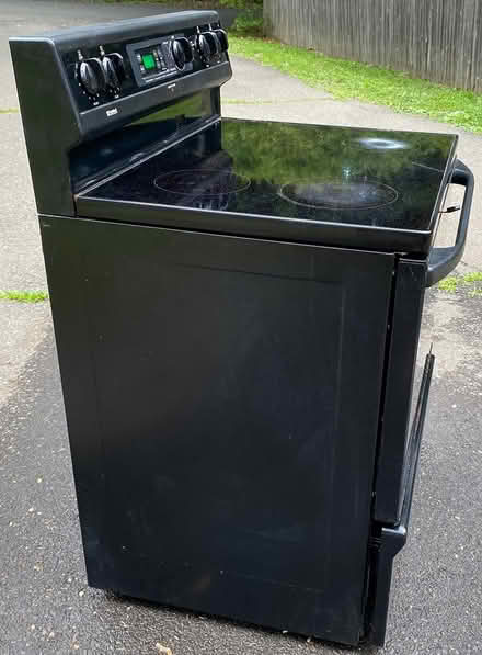 Photo of free Kenmore Electric Range 30” (Ridgefield, CT) #2