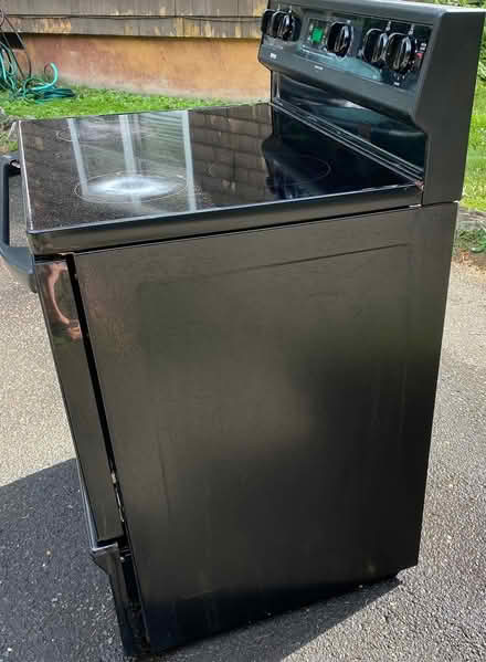Photo of free Kenmore Electric Range 30” (Ridgefield, CT) #3