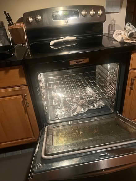 Photo of free GE 30" Electric Range (Upper Red Hook, NY) #2