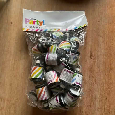 Photo of free Party plates, etc, and partypoppers (Kingston upon Thames, Norbiton) #2