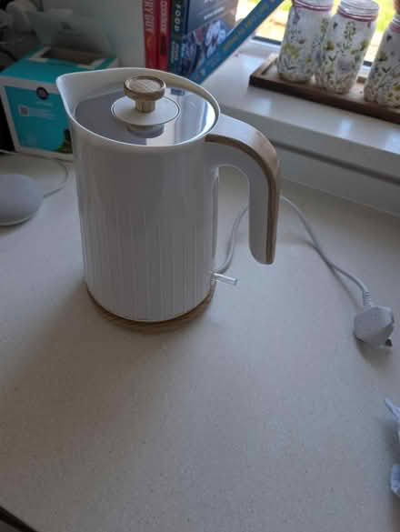 Photo of free kettle (LS26 Great Preston) #3