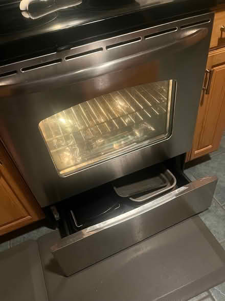 Photo of free GE 30" Electric Range (Upper Red Hook, NY) #3