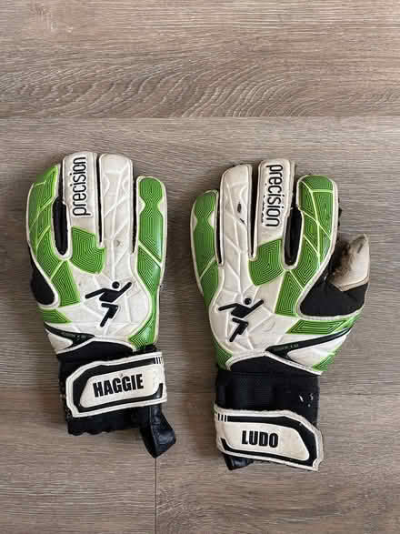 Photo of free Football gloves (W4) #1
