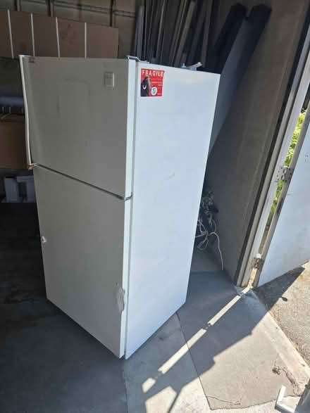 Photo of free Refrigerator (Everett/Lynnwood/Edmonds) #3