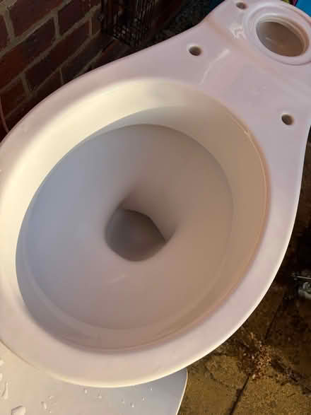 Photo of free Bathroom sanitaryware. Tip Tues PM (CT10) #1