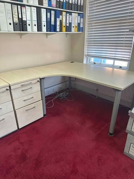 Photo of free Office desk (High Wycombe HP11) #1