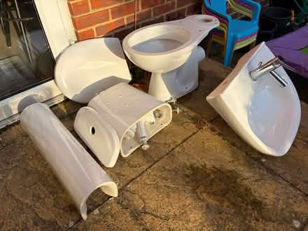 Photo of free Bathroom sanitaryware. Tip Tues PM (CT10) #2
