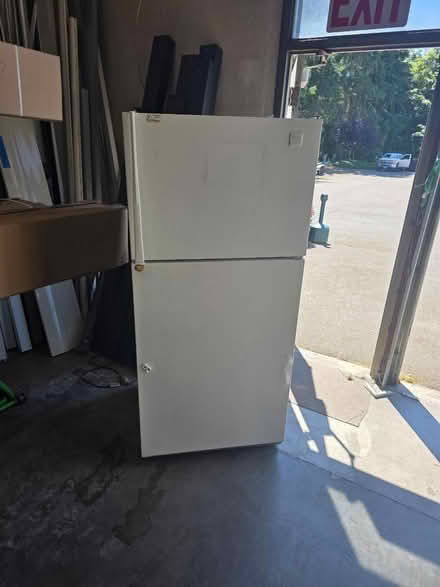 Photo of free Refrigerator (Everett/Lynnwood/Edmonds) #4