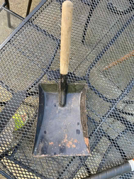 Photo of free Small shovel (Bedford) #1