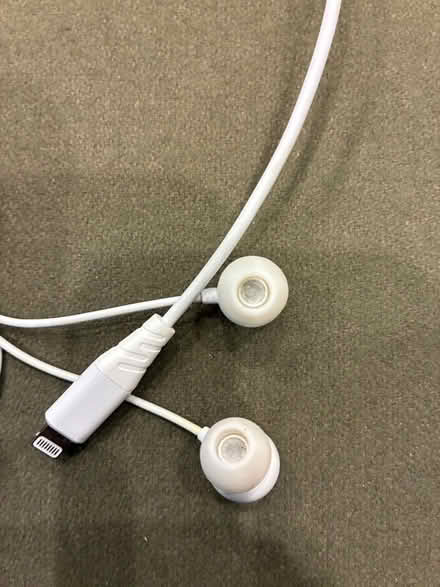 Photo of free EarPod headphones- wired (Off Colesville inside beltway) #2