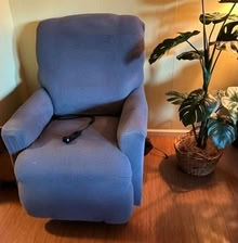 Photo of free Woodinville La-Z-Boy lift recliner (Woodinville) #1