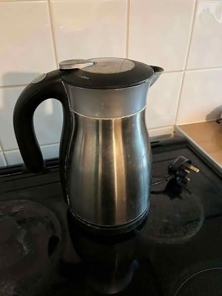 Photo of free Vektra 1.5litre vacuum kettle, working but lid is broken (Binsey OX2) #1